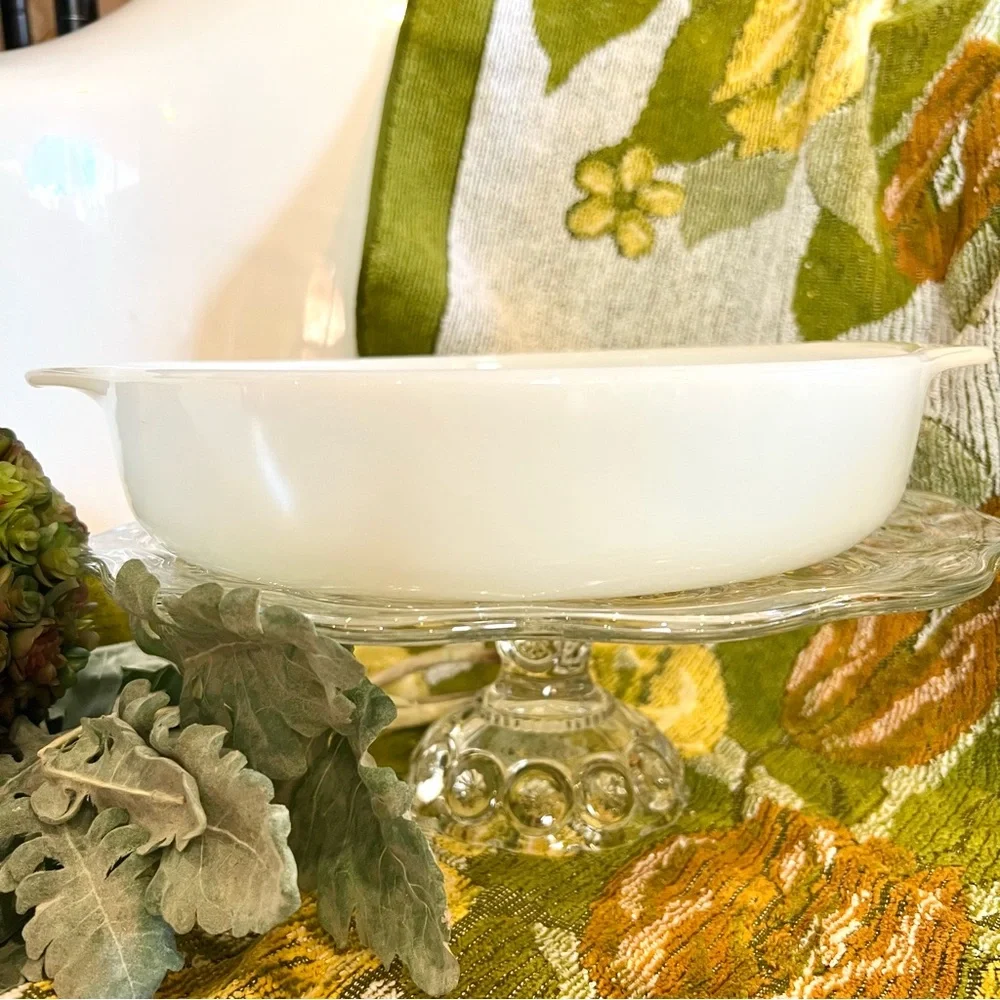 VINTAGE GLASBAKE GREEN DAISY Flower ROUND 8” CASSEROLE BAKING DISH CAKE PIE 2429